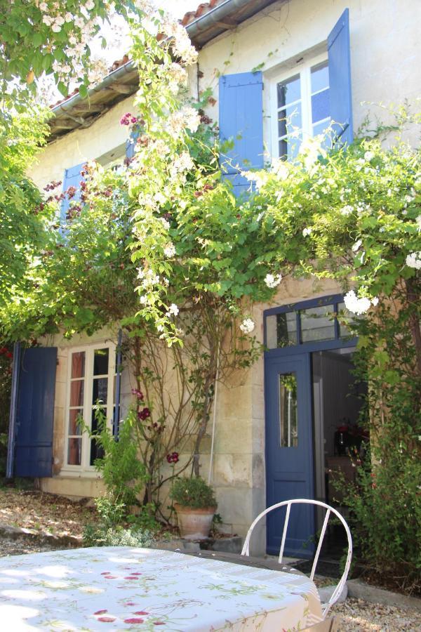 Grange Bleuet Bed and Breakfast Aubeterre-sur-Dronne Buitenkant foto